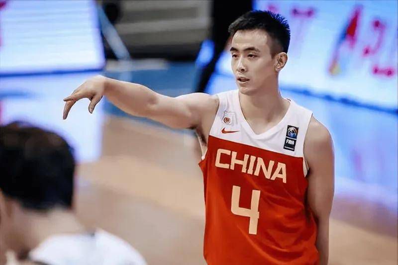 范德贝克的经纪人将在接下来的几周与一些俱乐部进行对话，看看他们的兴趣有多大，这些俱乐部有可能来自西班牙、意大利，也包括英格兰球队。